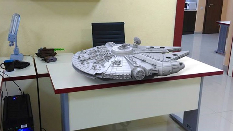 Illustration for article titled It Takes 3 Months Just to 3D Print All the Parts For This Detailed Millennium Falcon Model